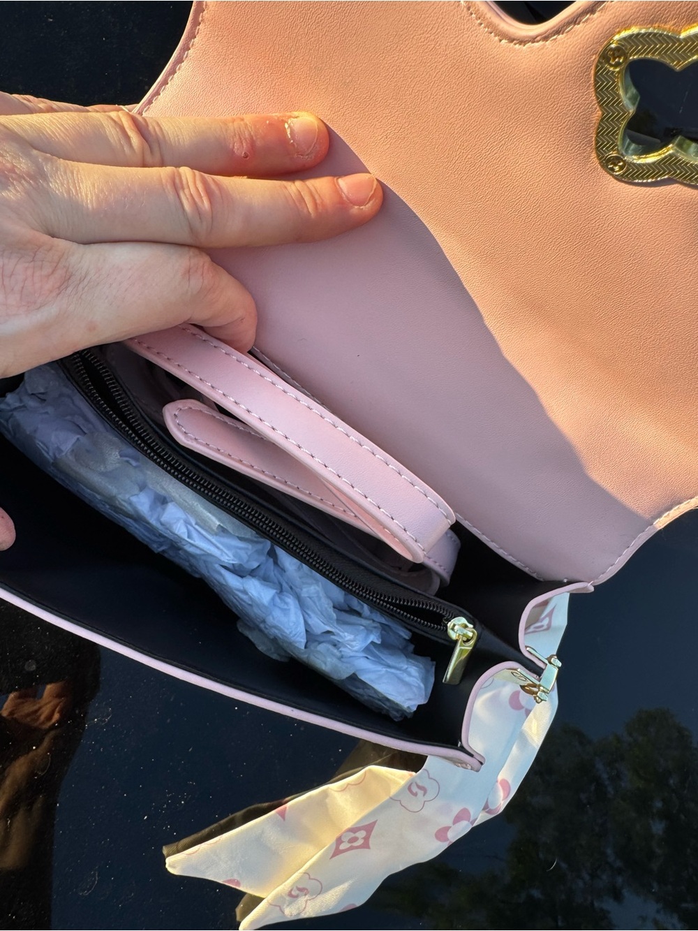 Elegant pale Pink Embossed Top-Handle Women’s Bag - Picture 3 of 6